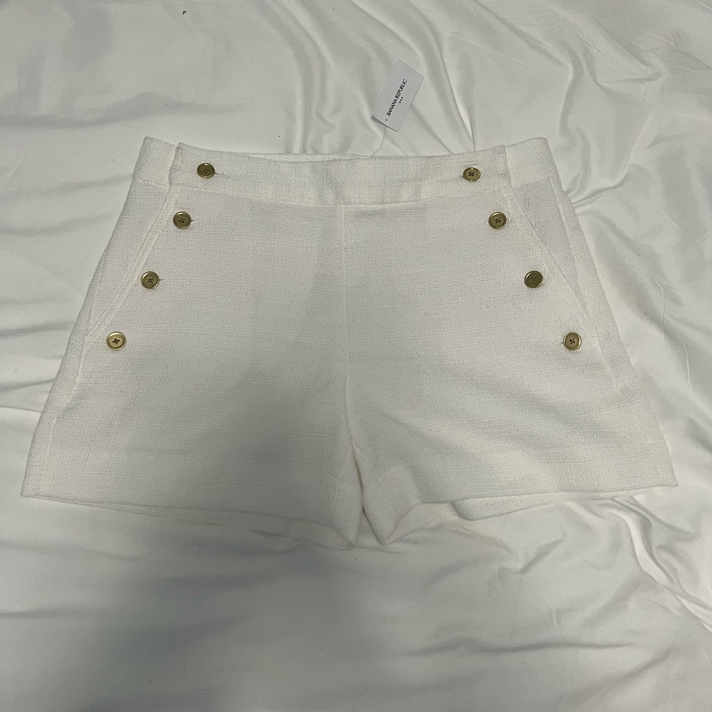 White banana republic shorts